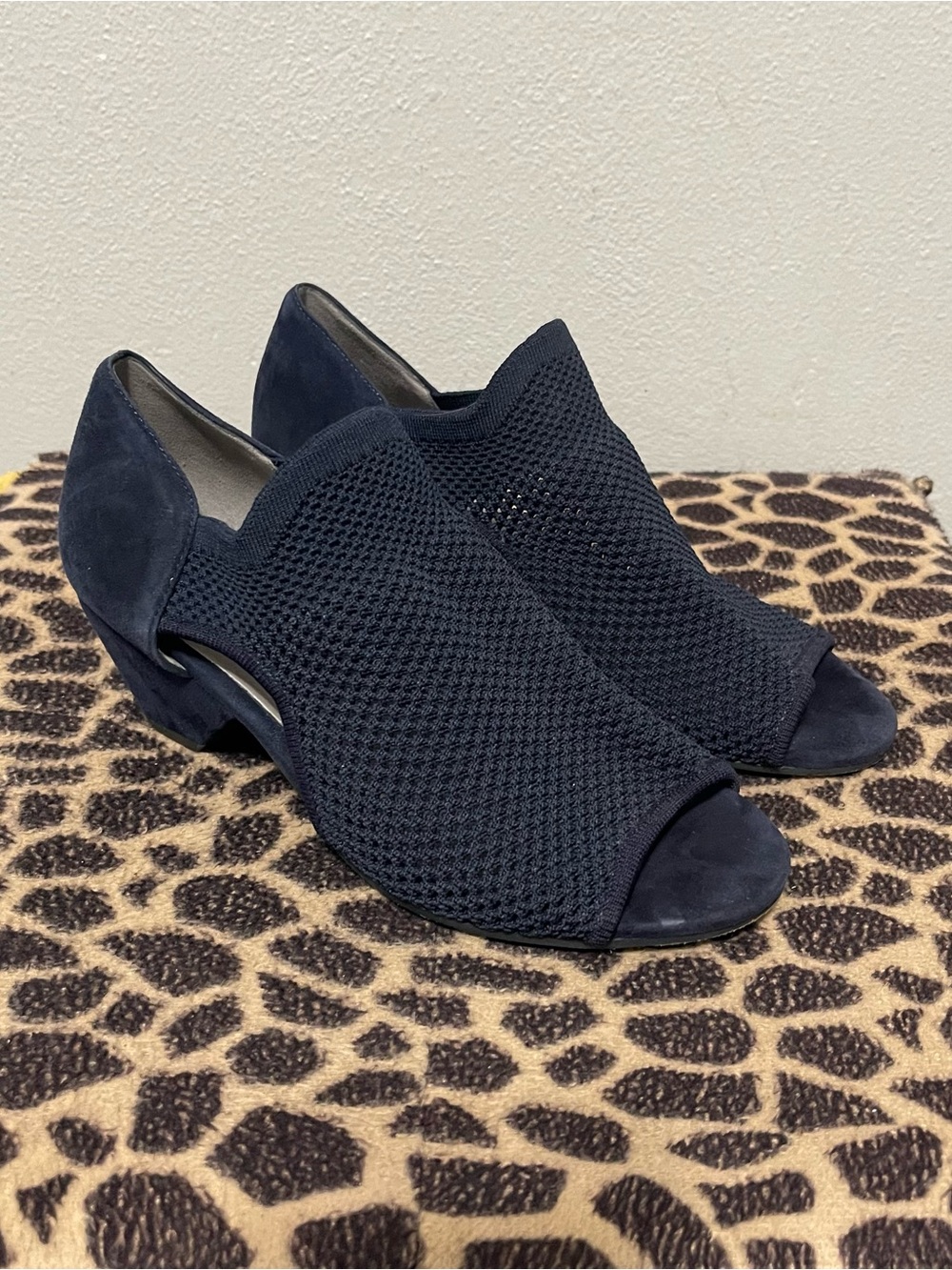 Eileen Fisher Peep Toe Low Heel Sandals Navy Blue Knit Comfort Womens 8